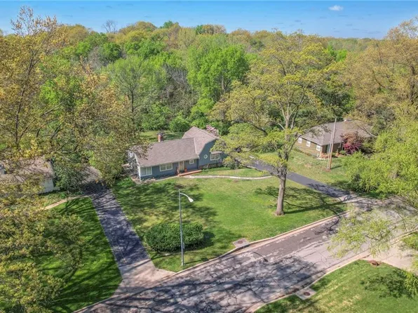 2341 W 98th St, Leawood, KS 66206