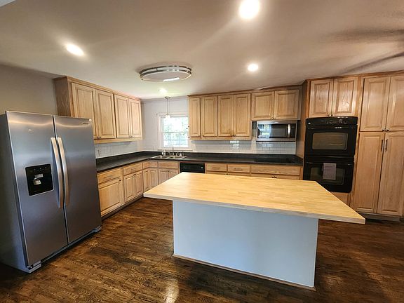 2nd image of 112 Emerald Cir