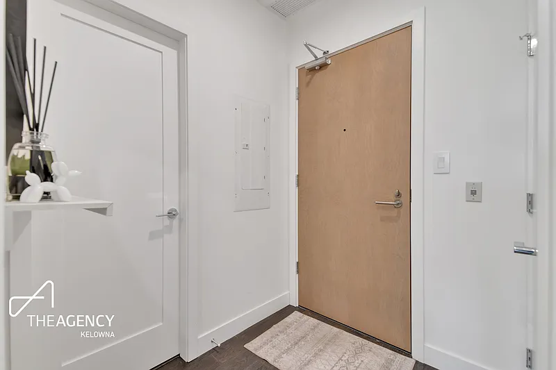 3389 Lakeshore Rd — Photo 2