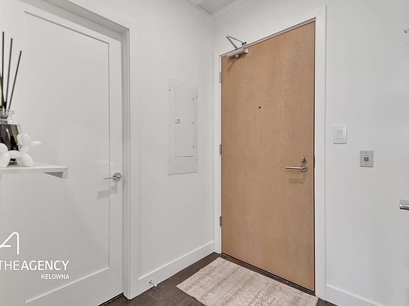 2nd image of 3389 Lakeshore Rd #206