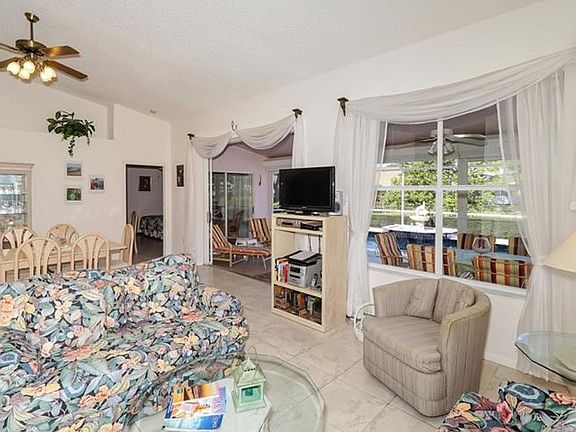 3rd image of 9635 Knightsbridge Cir