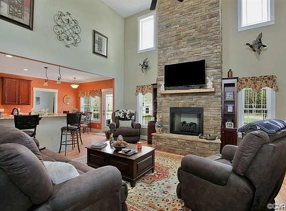 4th image of 19900 Oyster Point Ct