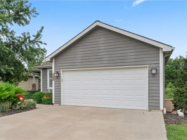 1409 Arrowwood Dr, Eudora, KS 66025