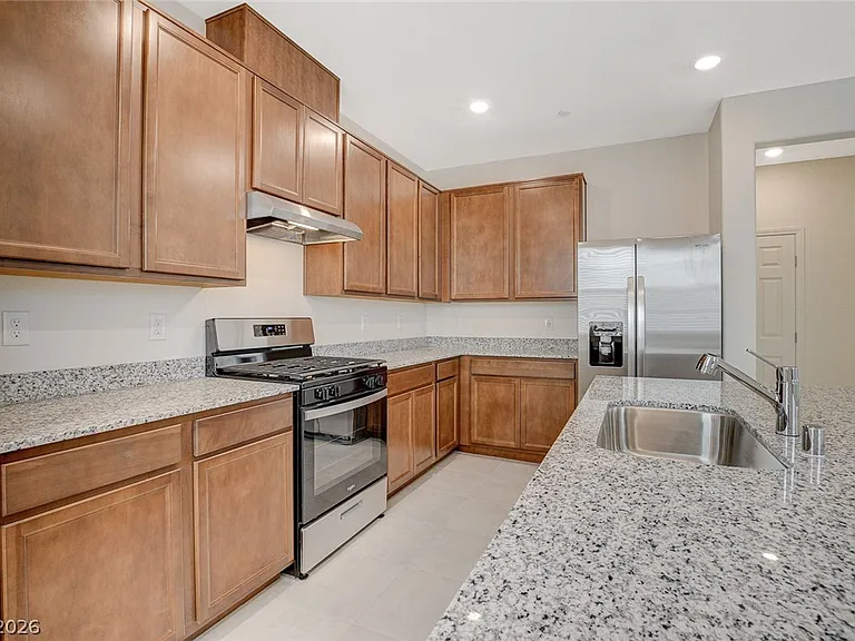 2615 Esposende St — Photo 20
