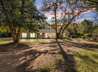 6 W Trail Ln, Hilltop Lakes, TX 77871