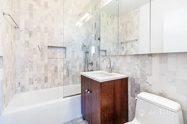 Sold by DE TILLY REAL ESTATE | media 8