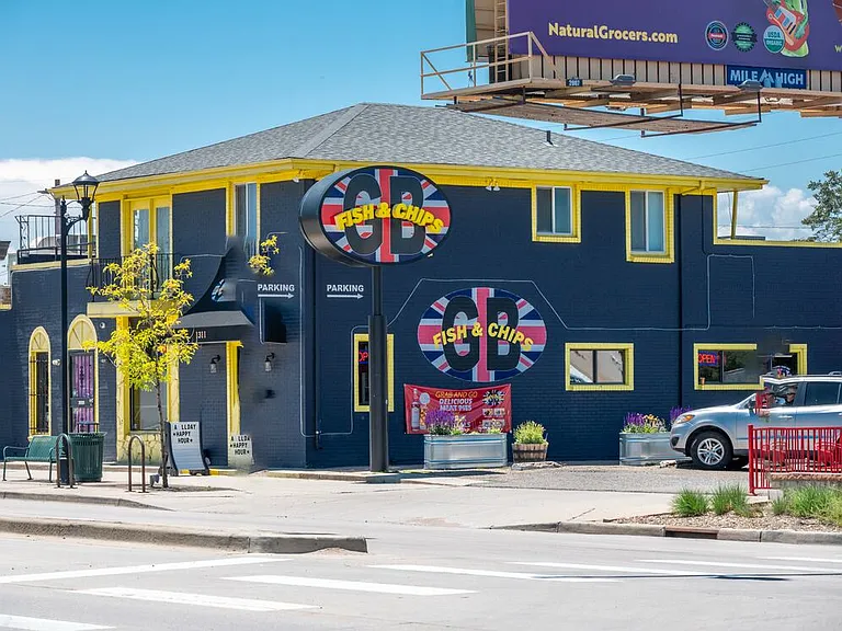 Blocks from several dining options along South Broadway