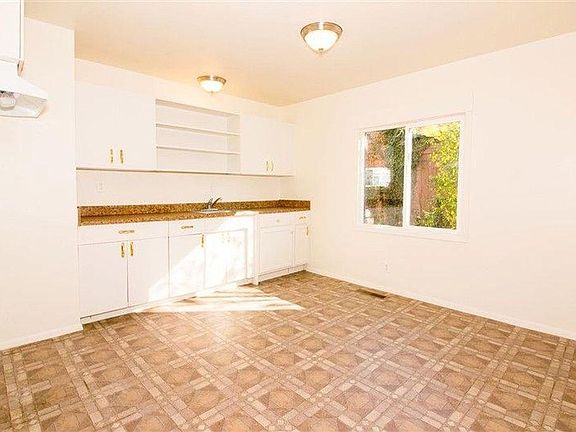 4th image of 4746 N Kenyon Dr