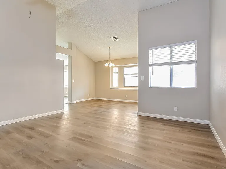 3316 Sturbridge Cir — Photo 5