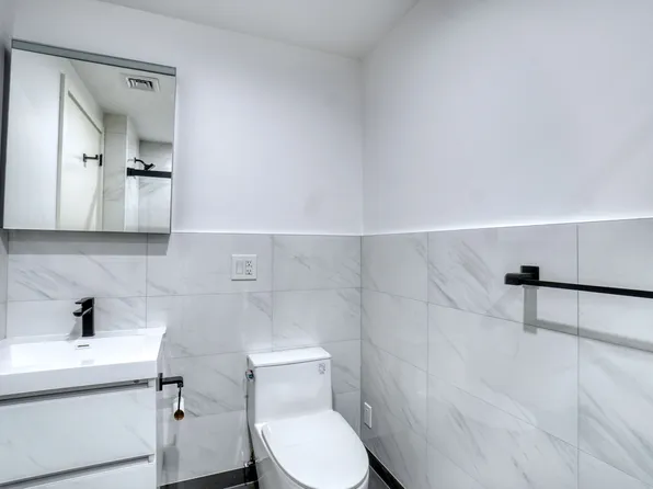 46-40 Vernon Boulevard image 14 of 14