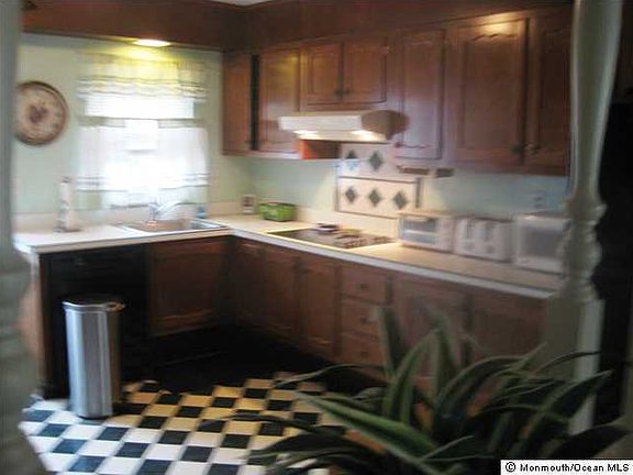 4th image of 244 Jefferson Court #D