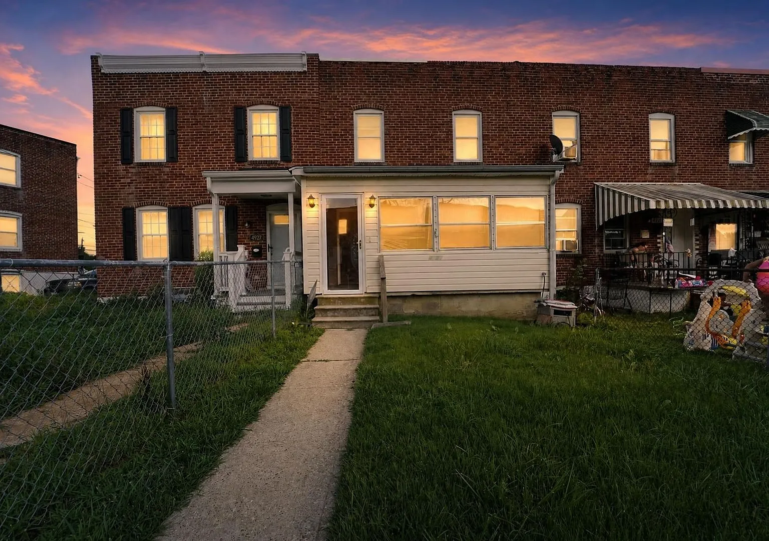 Updated 3Bed, 2Bath Home with New Flooring in a Walkable Community — Photo 1