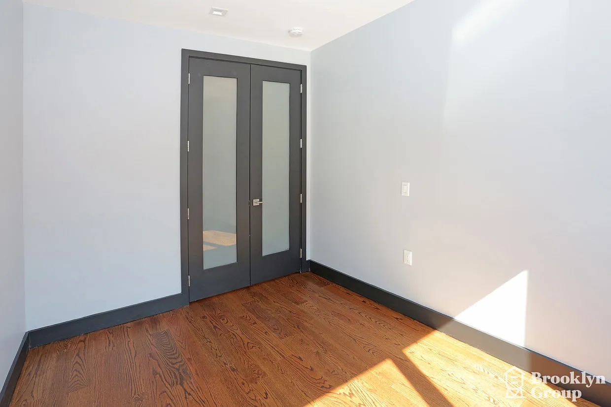 15 Cedar St — Photo 4