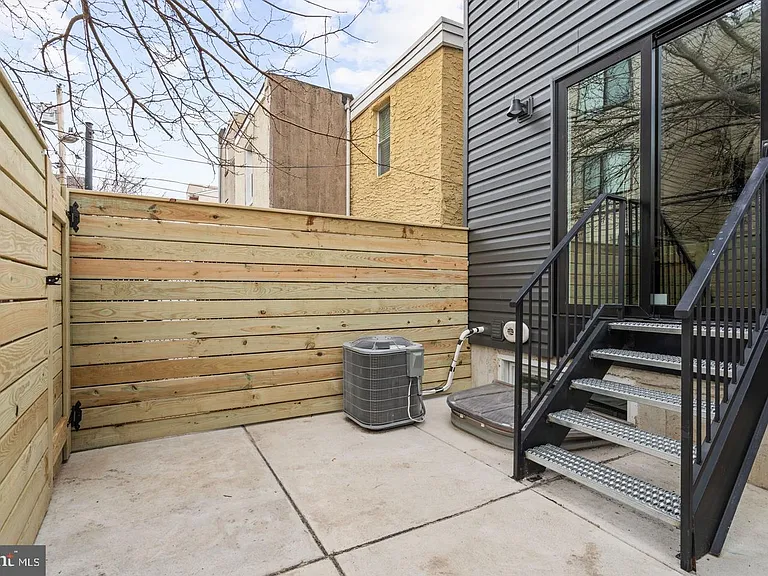 2209 Montrose St — Photo 13