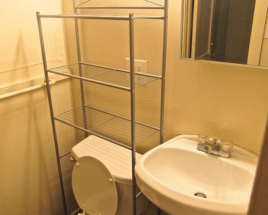 Front part of bath/w shower