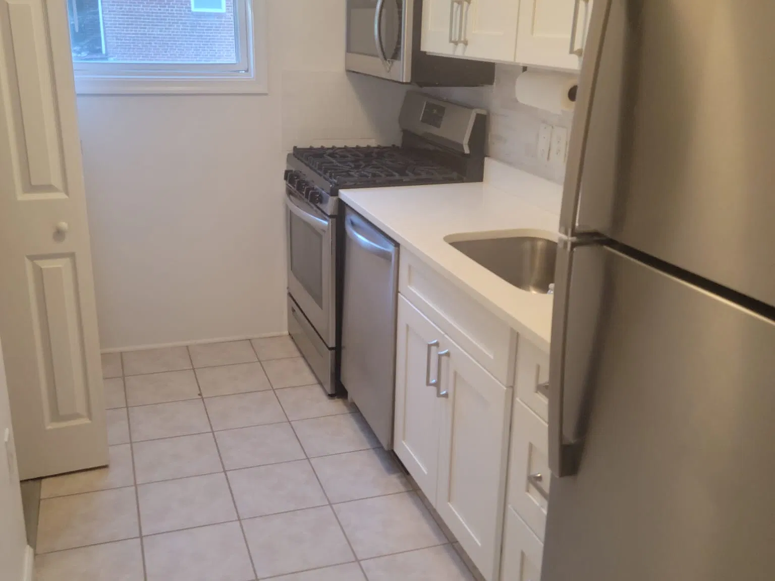 2 bed, 810 sqft, $1,700 — Photo 2