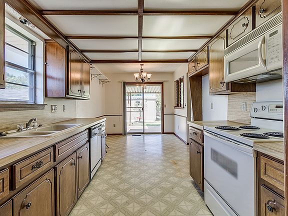 3rd image of 2713 Richardson Dr