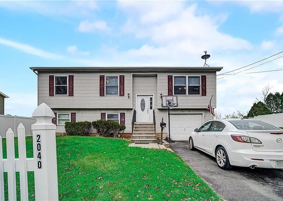 2nd image of 2040 Dogwood Ln
