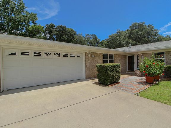 3rd image of 131 Woodbine Cir