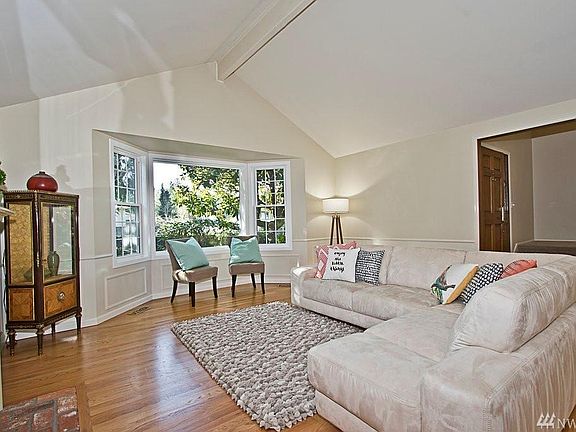 4th image of 3908 206th Pl NE