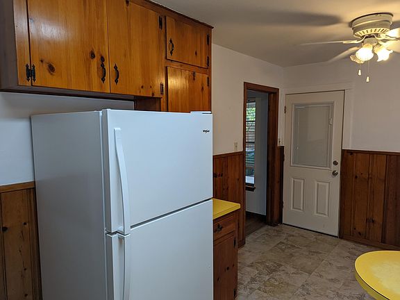 3rd image of 1404 Yorkshire Dr #A