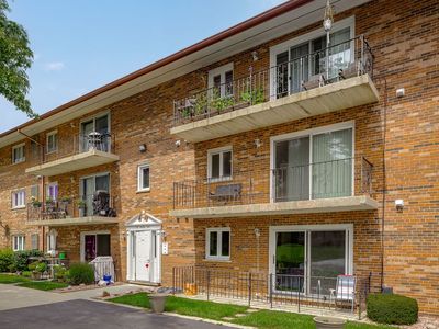 9420 Greenbriar Dr APT 3H, Hickory Hills, IL, 60457