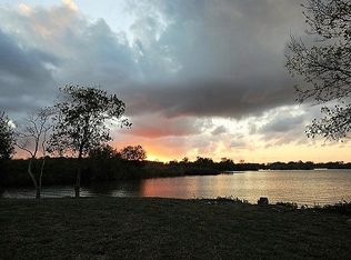 601 Landrum Ave, League City, TX 77573