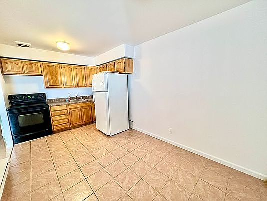 4th image of 2539 23rd St #3