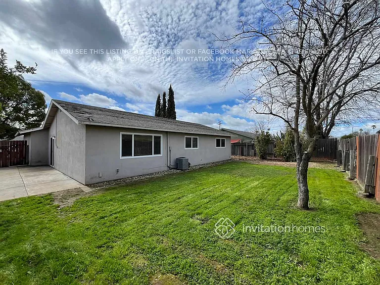 7913 Samantha Way — Photo 16