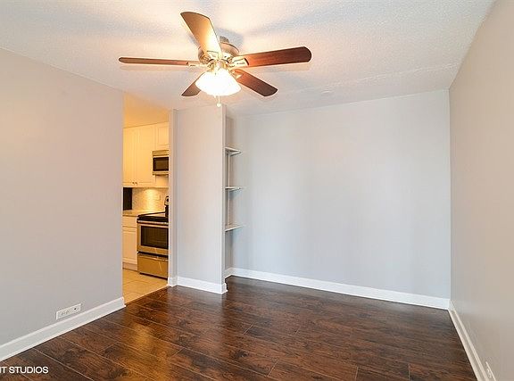 5th image of 2740 N Pine Grove Ave APT 10G