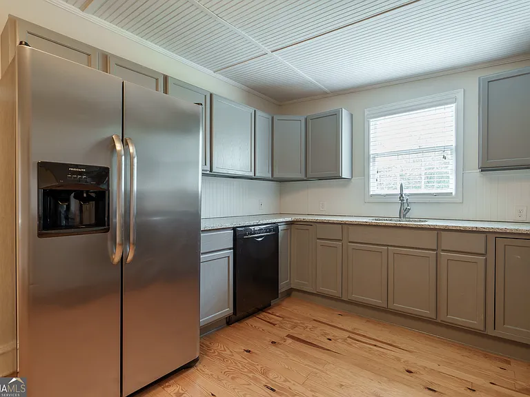 696 North Ave — Photo 17