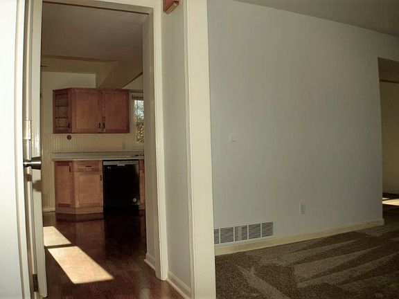 3rd image of 2420 Deerwood Dr