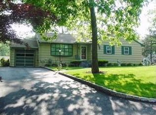 125 Star Lake Rd, Bloomingdale, NJ 07403
