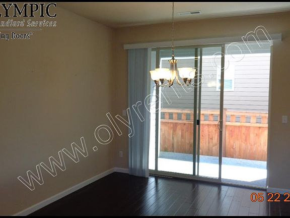 4th image of 532 Sandalwood Dr SW