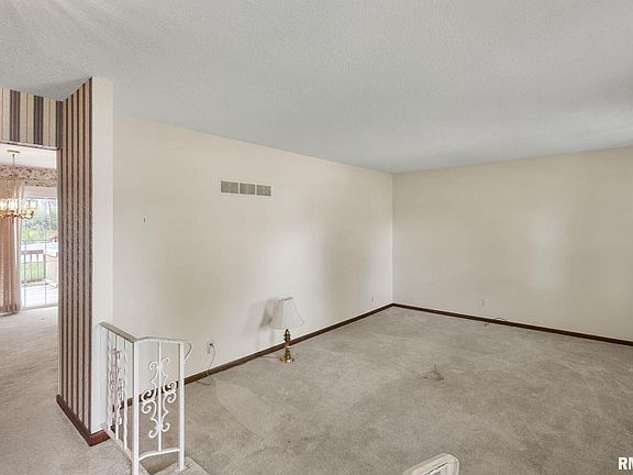 3rd image of 656 W 51st St
