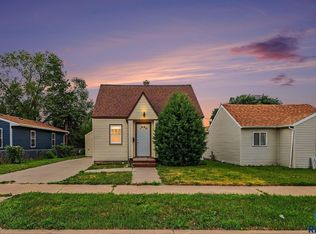 1305 E 12th St, Sioux Falls, SD 57103