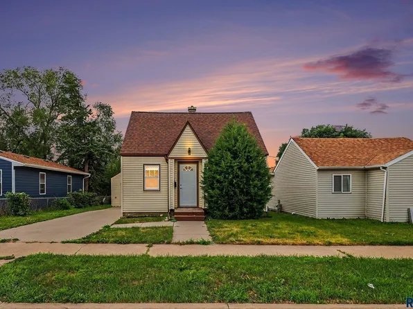 1305 E 12th St, Sioux Falls, SD 57103
