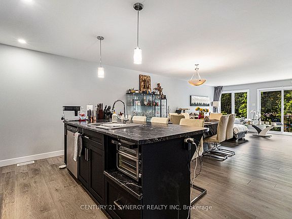 5th image of 68 Villeneuve Dr