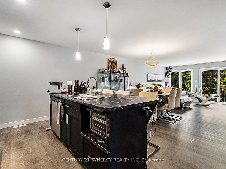 68 Villeneuve Dr — Photo 5