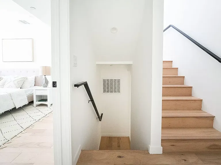 2683 Roseview Ave #2 — Photo 6