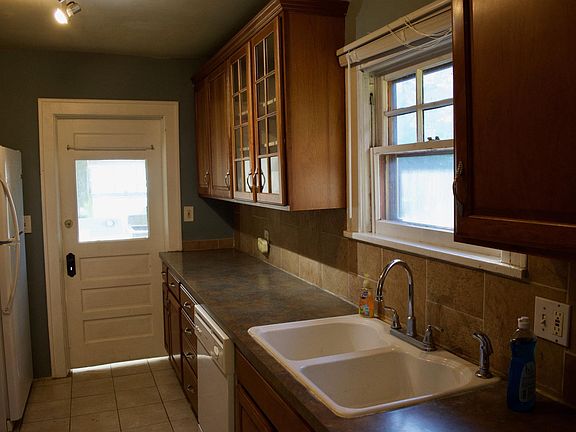 4th image of 3902 Charlotte St
