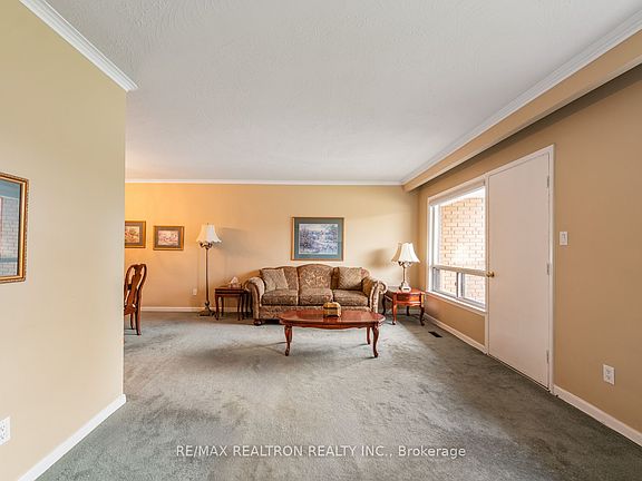 5th image of 34 Tillplain Rd