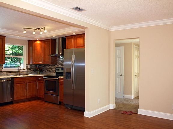 2nd image of 2525 Columbine Dr N