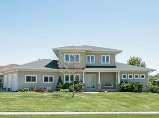 905 Meadowlark Dr, Iowa City, IA 52246