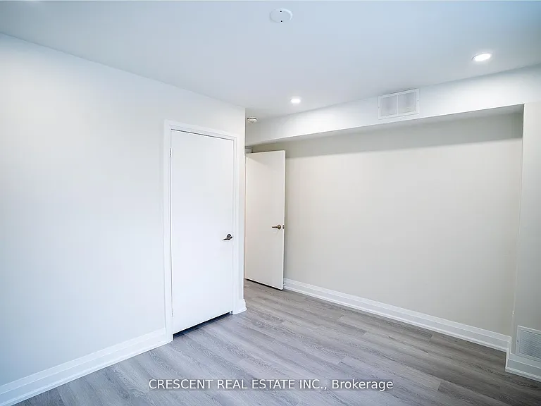 19 Queen St W #1 — Photo 7