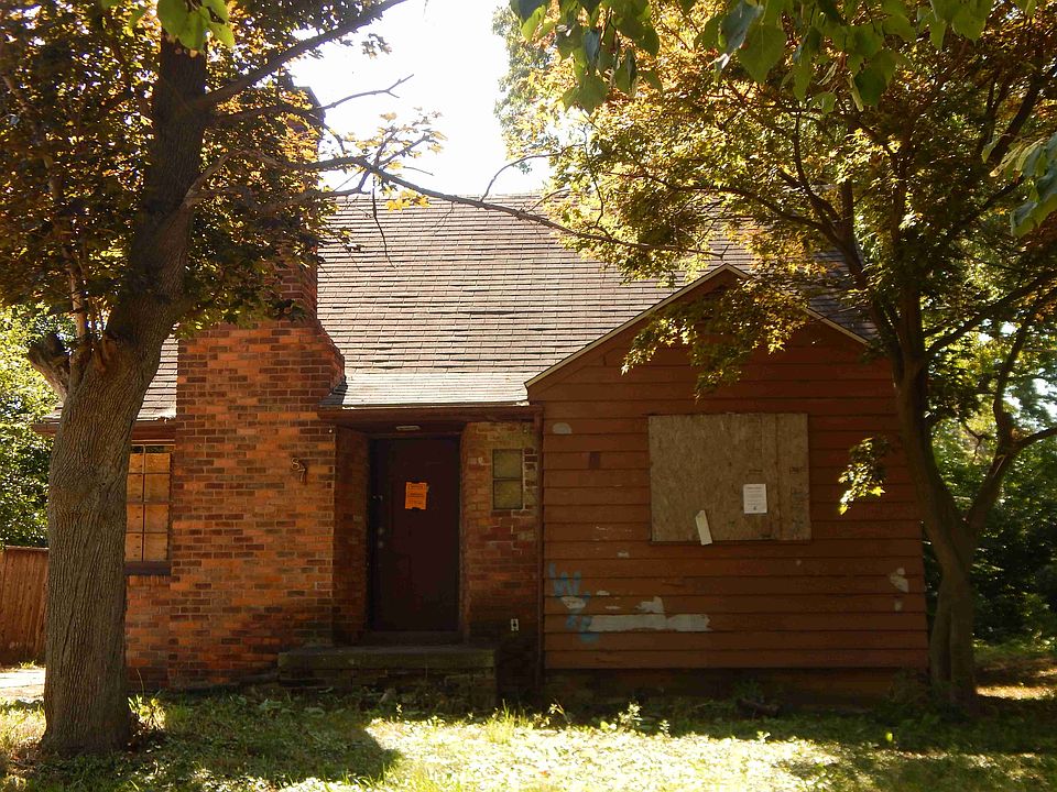 87 Cedarhurst Pl