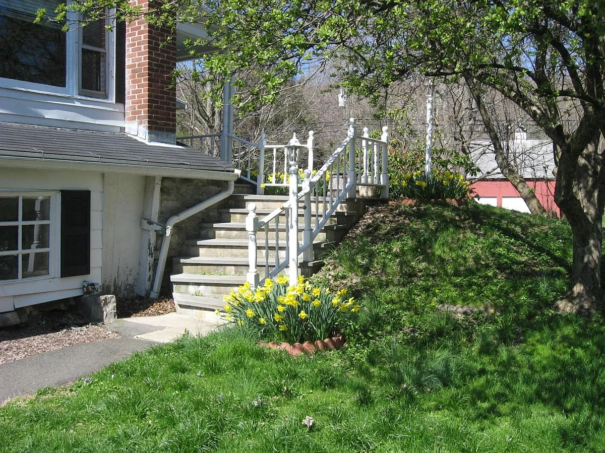 555 Oxford Road — Photo 1