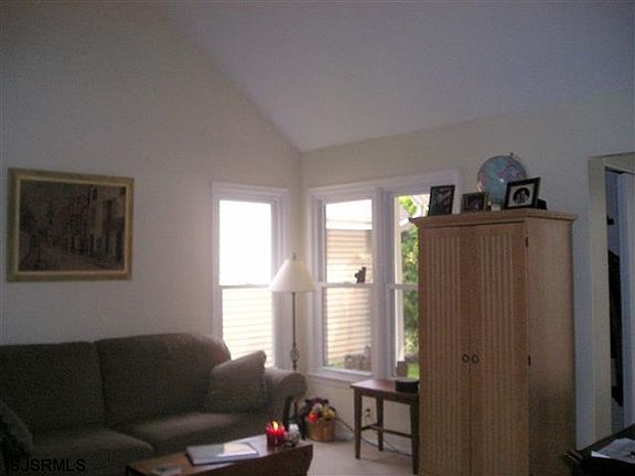 5th image of 719 Whalers Cove Ct