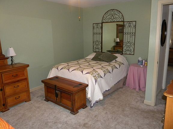 5th image of 706 E Rosewood St
