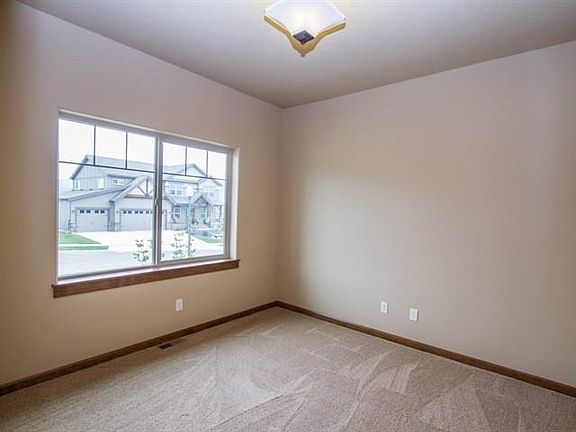 4th image of 2114 S Selkirk Dr
